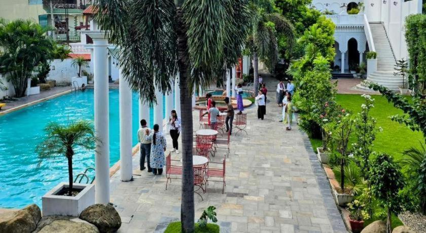 Готель Club Denovo Butwal Екстер'єр фото